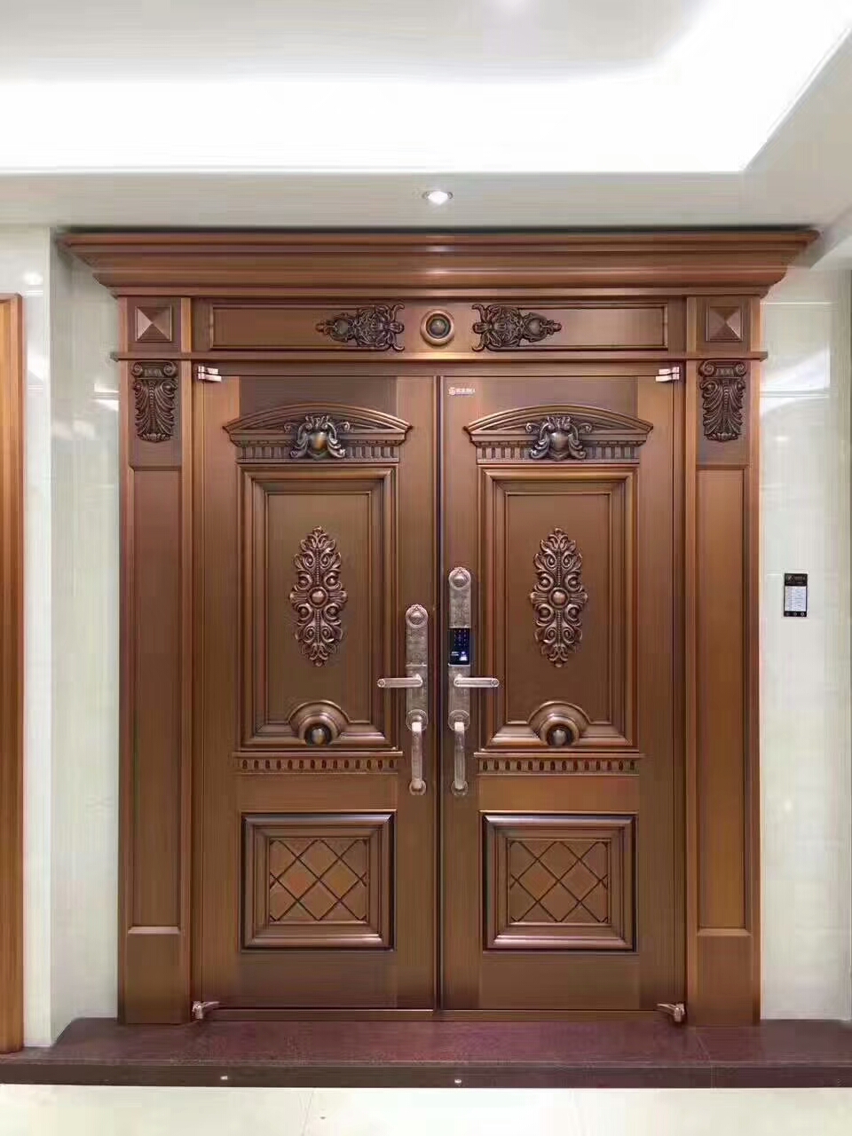 双开铜门